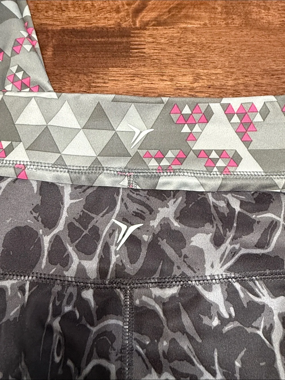 2 old navy printed active leggings for girls